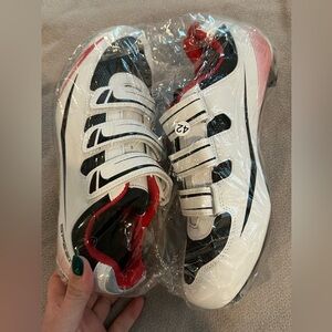 BRAND NEW Cycling Shoes with Delta cleats